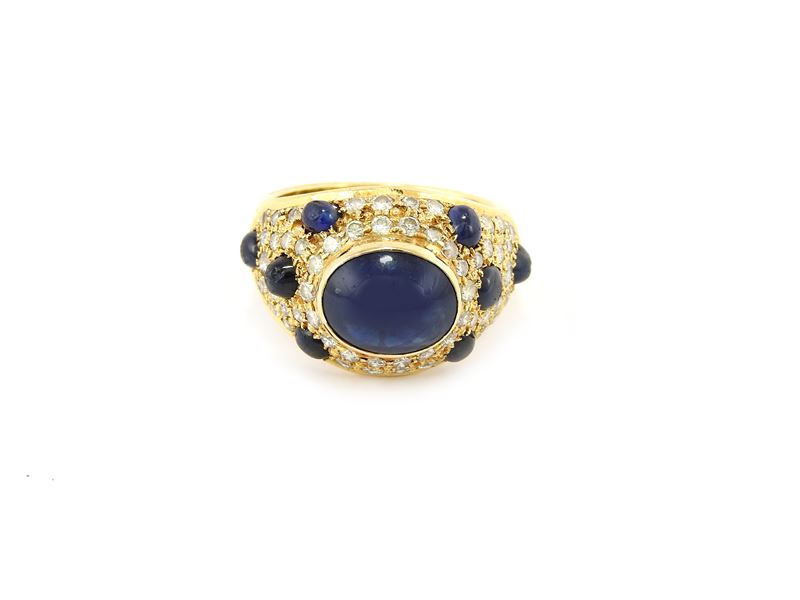 Anello a Cupola in Oro Giallo con Diamanti e Zaffiri
