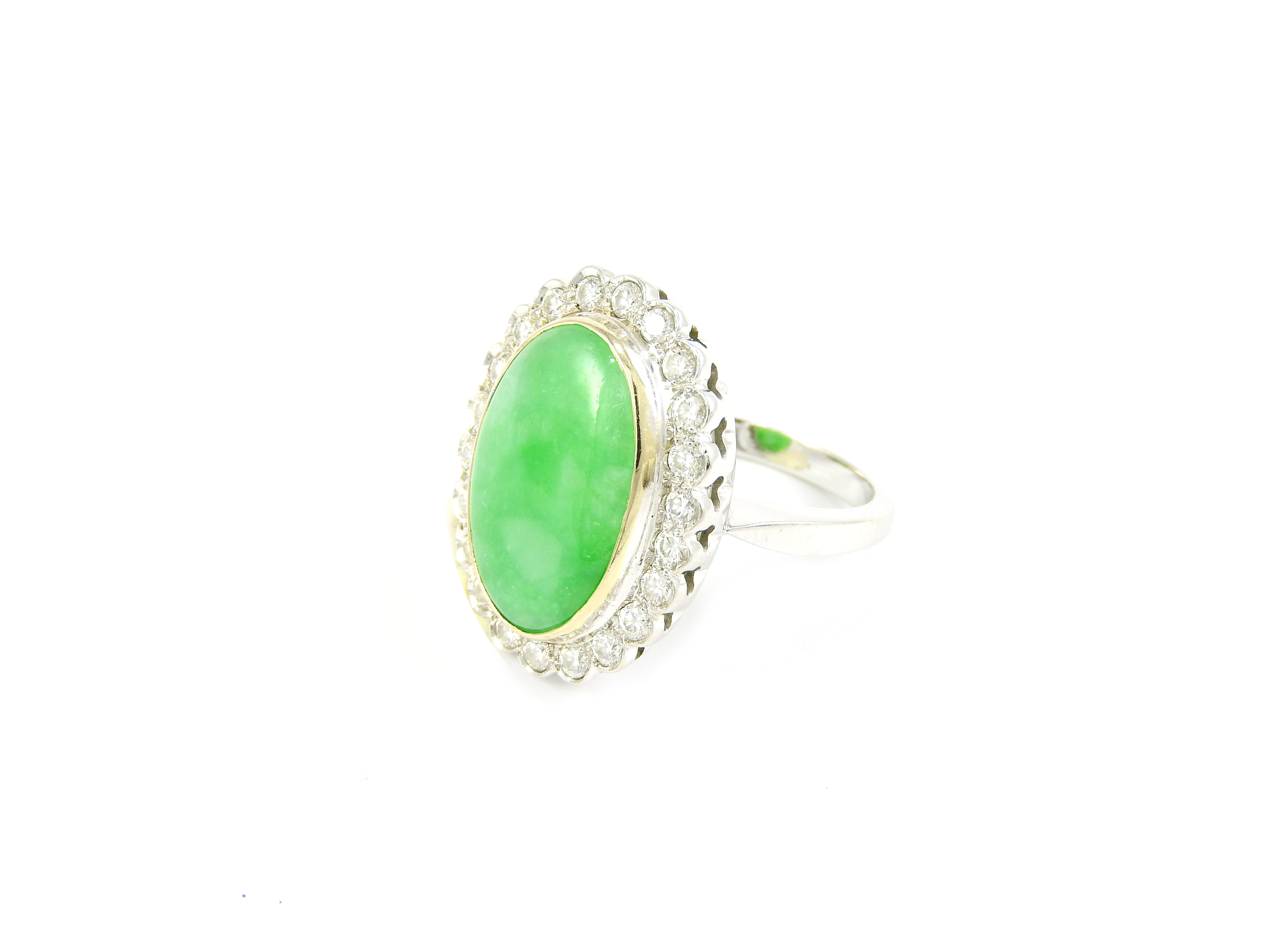 Anello a Margherita in Oro Giallo e Bianco con Diamanti e Giadeite Verde
