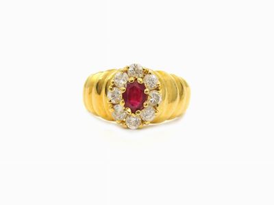 Anello a Margherita in Oro Giallo con Diamanti e Rubino