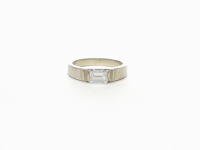 Anello a Fascia da Mignolo in Oro Bianco con Diamante