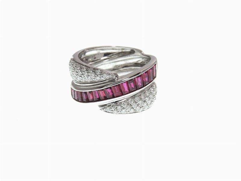 Anello a Fascia in Oro Bianco con Diamanti e Rubini