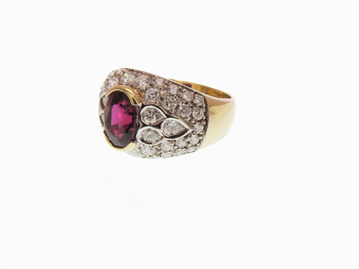 Anello in Oro Giallo e Bianco con Diamanti e Rubino