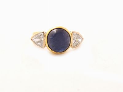 Anello in Oro Giallo con Diamanti e Zaffiro