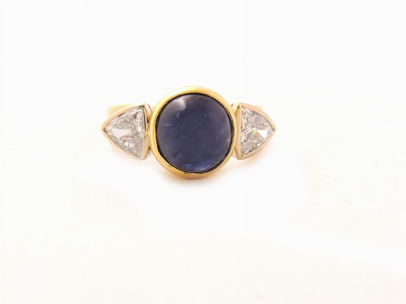 Anello in Oro Giallo con Diamanti e Zaffiro