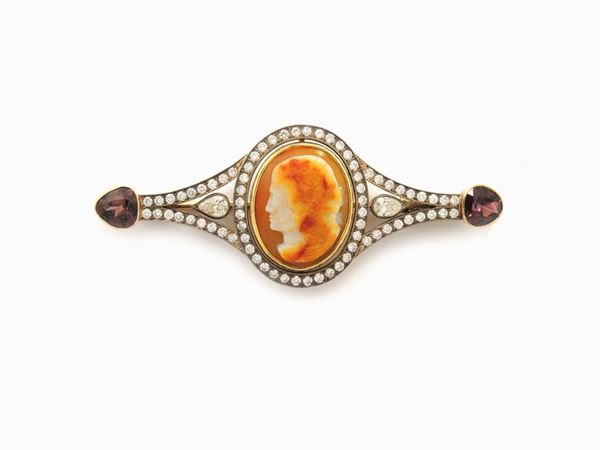 Yellow gold and silver bar brooch with diamonds, garnets and agate cameo