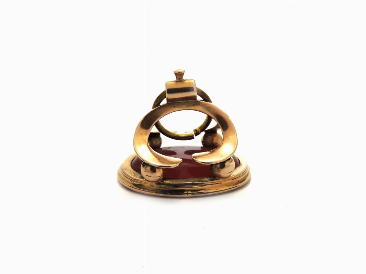 Sigillo in Oro Giallo a Bassa Lega con Corniola Incisa
