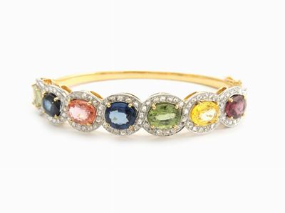 Bracciale Rigido in Oro Giallo e Bianco con Diamanti e Zaffiri Multicolori