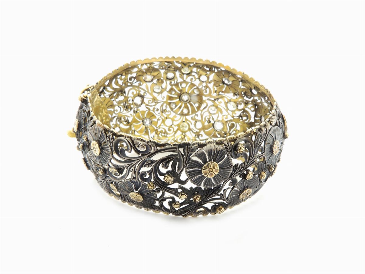 Bracciale Rigido in Oro Giallo e Argento con Diamanti