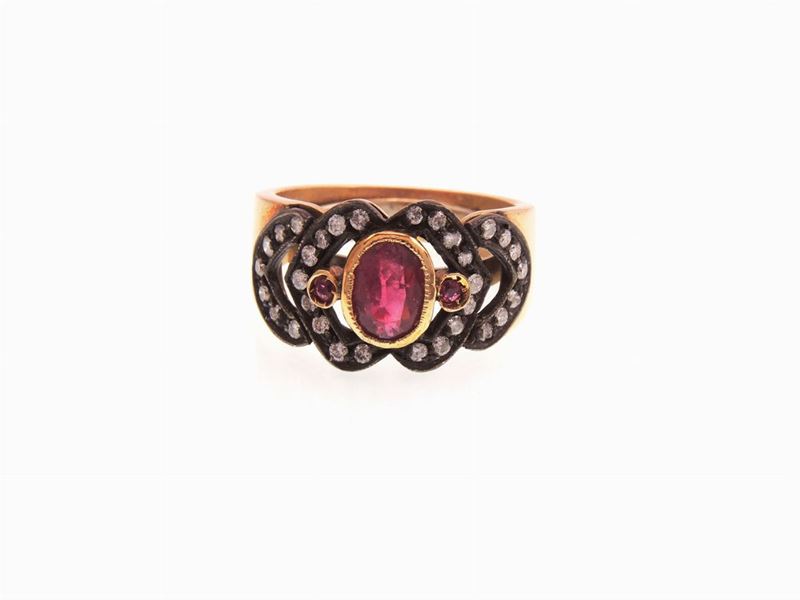 Anello a Fascia in Oro Giallo e Argento con Diamanti e Rubino