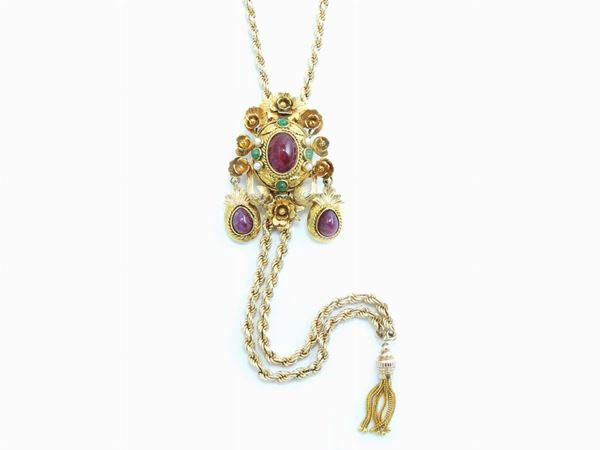 12KT yellow gold long rope chain and sliding central element with rubies, emeralds and pearls