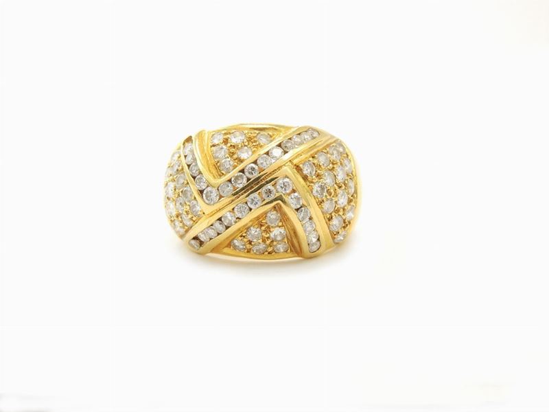Anello a Fascia Bombata in Oro Giallo e Diamanti
