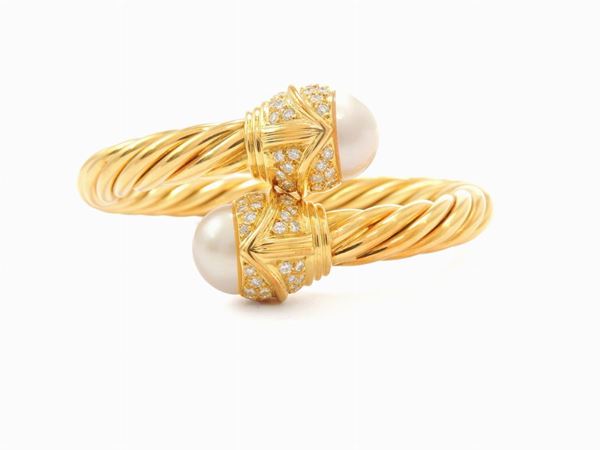 Yellow gold Tufenkjian stretchable bracelet with diamonds and Mabe pearls