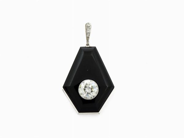 Platinum pendant with diamonds and onyx