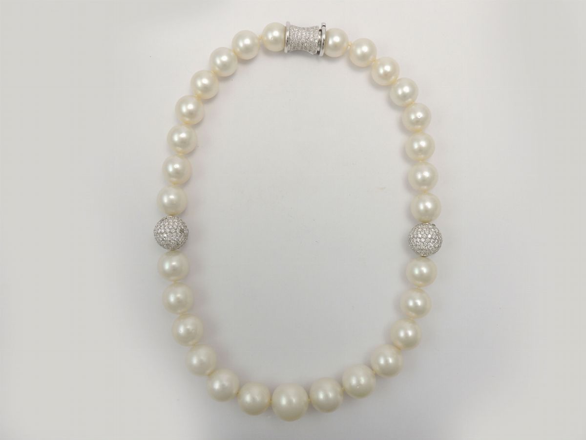 Demi Parure Collana e Orecchini in Oro Bianco, Diamanti e Perle South Sea