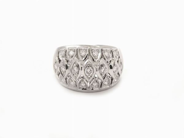 White gold Salvini ring with diamonds