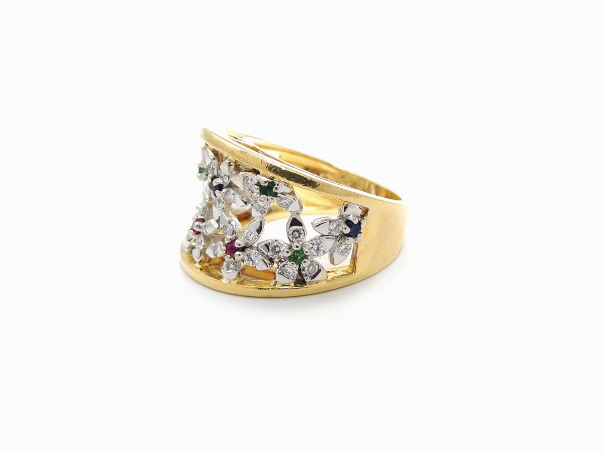 Anello in Oro Giallo e Bianco a Fascia con Diamanti, Rubini, Zaffiri e Smeraldi