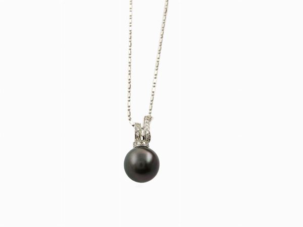 White gold small chain and pendant with diamonds and Tahiti cultured pearl