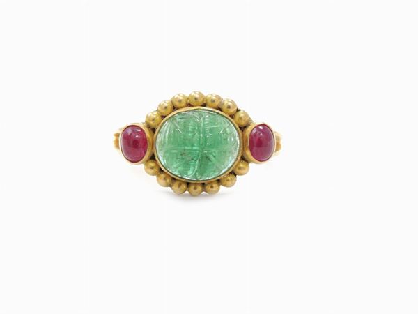 Yellow gold ring with emerald and rubies
