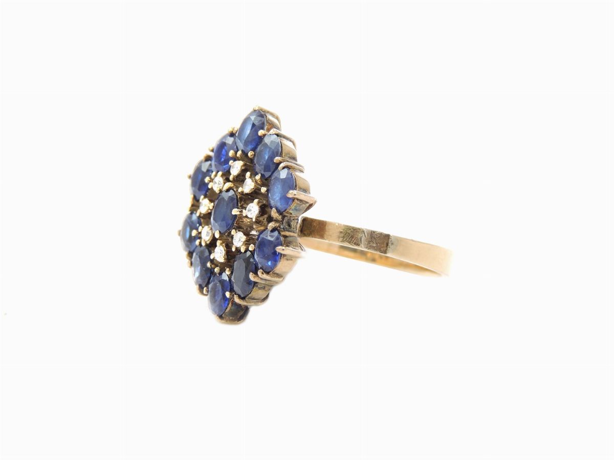 Anello in Oro Giallo 585/1000 con Zaffiri e Diamanti