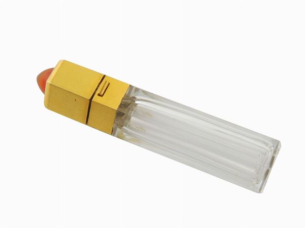 Yellow gold and ground crystal small perfume bottle with carnelian