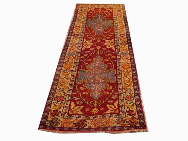 A caucasic gallery carpet