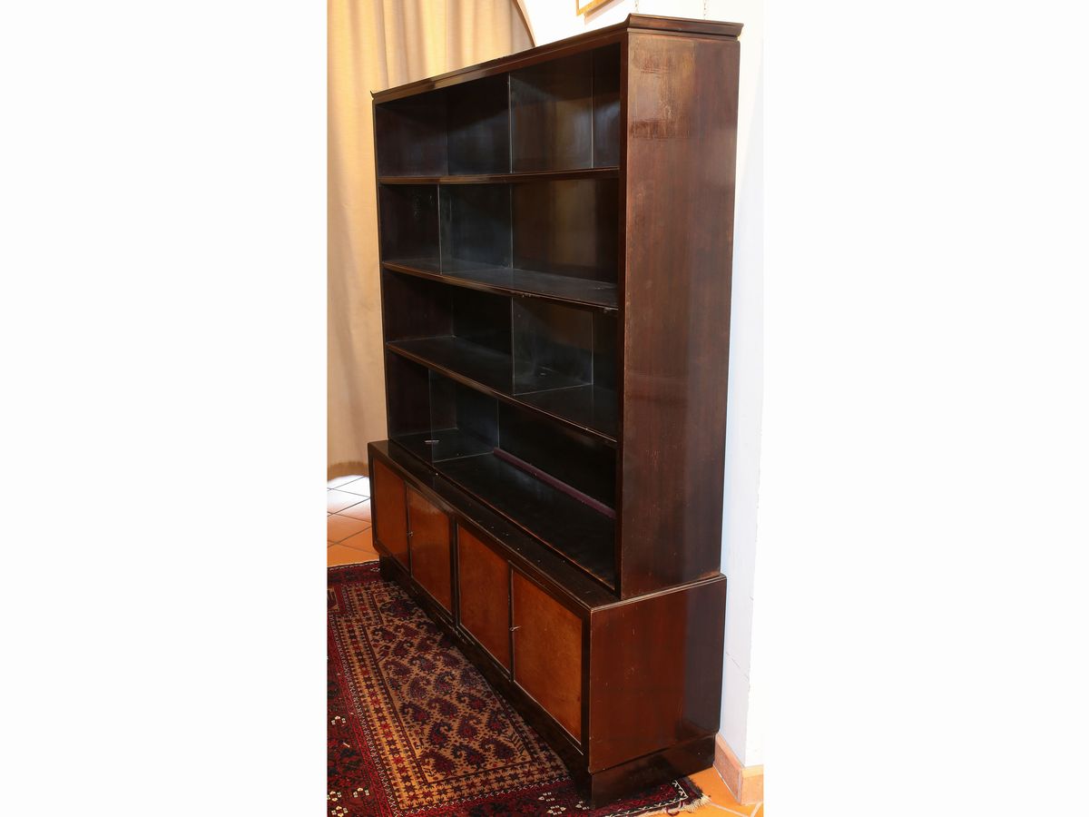 Libreria di Gusto Orientale in Satinwood
