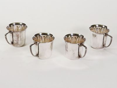 Serie di Quattro Tazze in Metallo Argentato