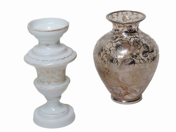Due vasi in vetro  (prima metà del XX secolo)  - Asta Complementi d'arredo, argenteria, dipinti antichi e curiosità - Maison Bibelot - Casa d'Aste Firenze - Milano