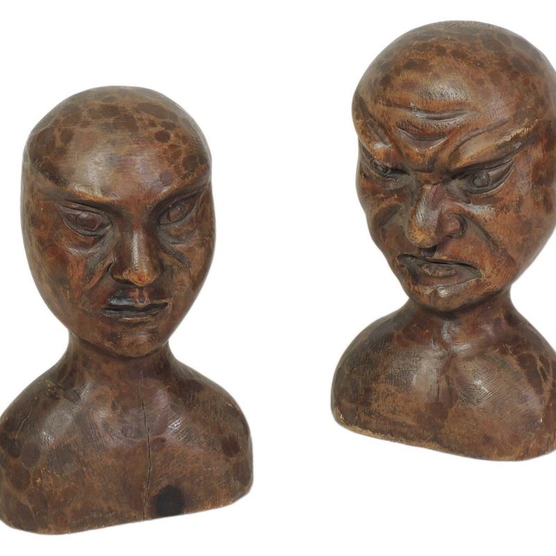 Due Busti Lignei Decorativi