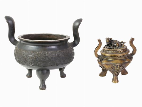 Two bronze incense braziers  (end of 19th century/end of 20th century)  - Auction Furniture and paintings from a milanese apartment - Maison Bibelot - Casa d'Aste Firenze - Milano