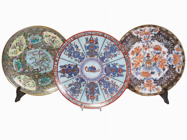 Three decorative porcelain plates, Thomas
