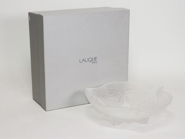 A Lalique crystal centerpiece bowl