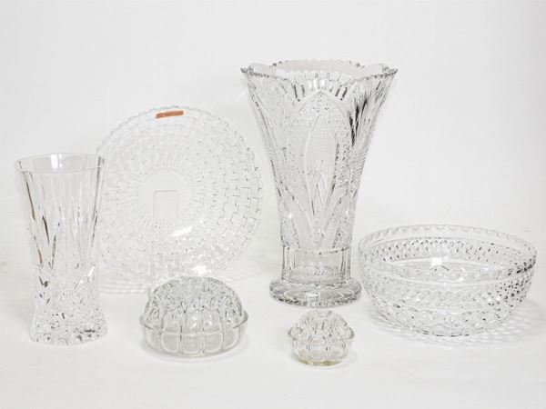 A glass and crystal items lot