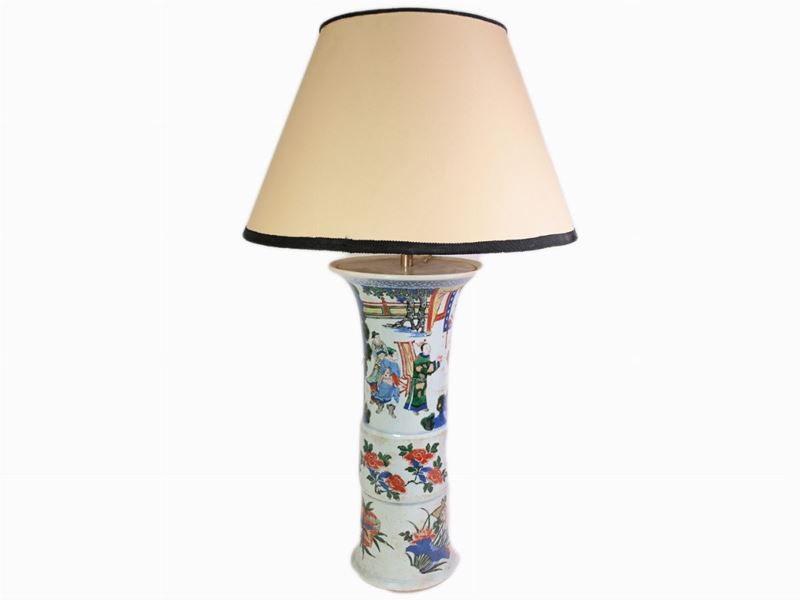 Vaso a Tromba in Porcellana