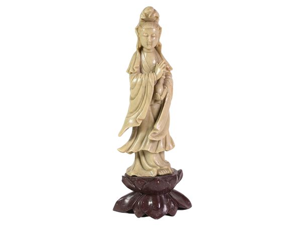 Figura di Quanin in pietra saponaria
