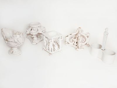 Lotto di Oggetti in Maiolica Smaltata Bianca