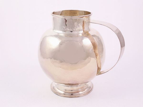 A silver Braganti Florence jug