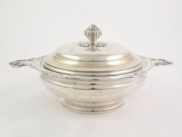 A silver soup bowl  (second half of 19th century)  - Auction The Collector's House - Villa of the Azaleas in Florence - II - II - Maison Bibelot - Casa d'Aste Firenze - Milano