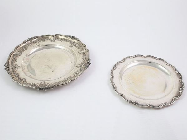 Due piatti in argento