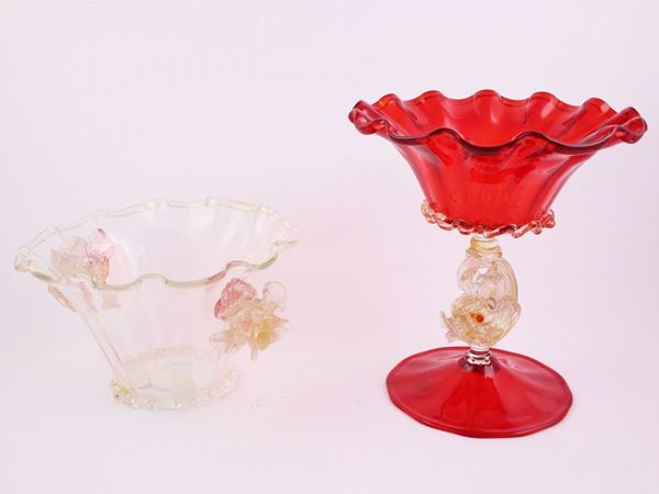 Alzata in vetro rosso rubino e vaso in vetro soffiato