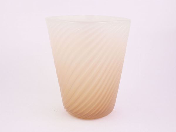 Archimede Seguso : A "costolato" beige glass vase  (Murano, 1950)  - Auction The Collector's House - Villa of the Azaleas in Florence - III - III - Maison Bibelot - Casa d'Aste Firenze - Milano