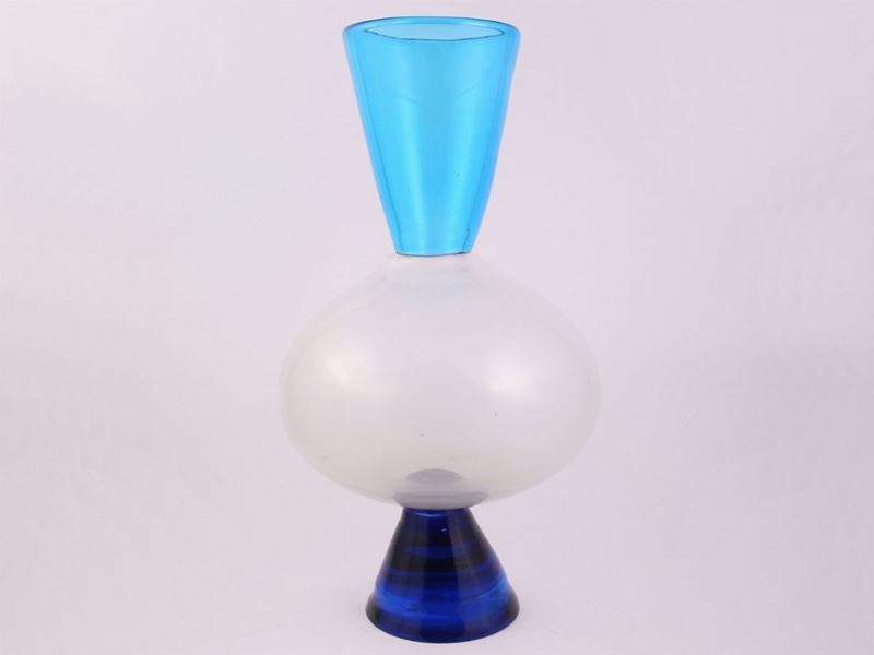 Un Vaso in Vetro a Tre Colori