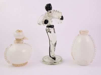 Figura e Coppia di Flaconi Atributi a Barovier