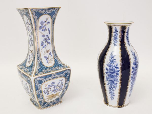 Due vasi in porcellana