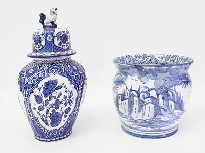 Lotto di Oggetti in Ceramica in Monocromia Blu