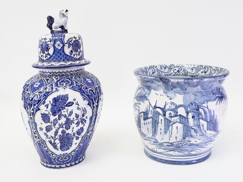 Lotto di Oggetti in Ceramica in Monocromia Blu