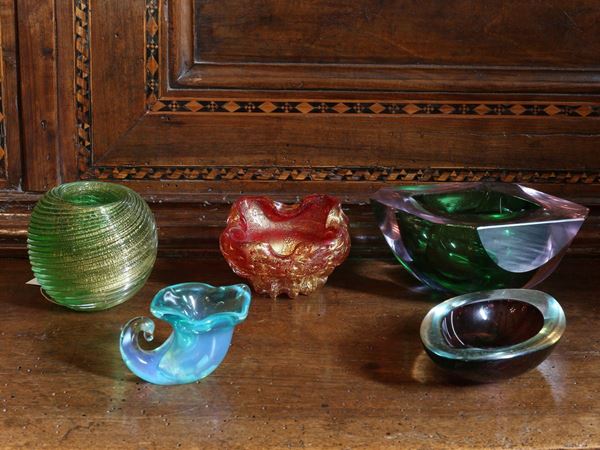A lot made up by five ashtrays in submerged, bubbled, iridized glass  (Murano, 1950)  - Auction The Collector's House - Villa of the Azaleas in Florence - III - III - Maison Bibelot - Casa d'Aste Firenze - Milano