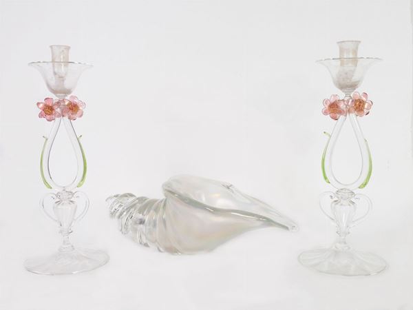 A pair of glass candlestick with applied flowers, leaves and handles and a opalescent glass seashell  (Murano, 20th century)  - Auction The Collector's House - Villa of the Azaleas in Florence - III - III - Maison Bibelot - Casa d'Aste Firenze - Milano
