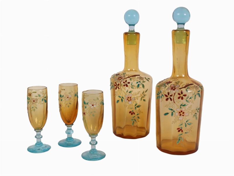 Due Bottiglie e Tre Bicchieri da Liquore in Vetro