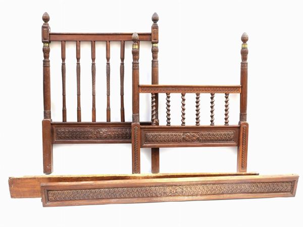 A walnut single bed  (late 19th Century)  - Auction Furniture, Paintings and Curiosities from Private Collections - Maison Bibelot - Casa d'Aste Firenze - Milano